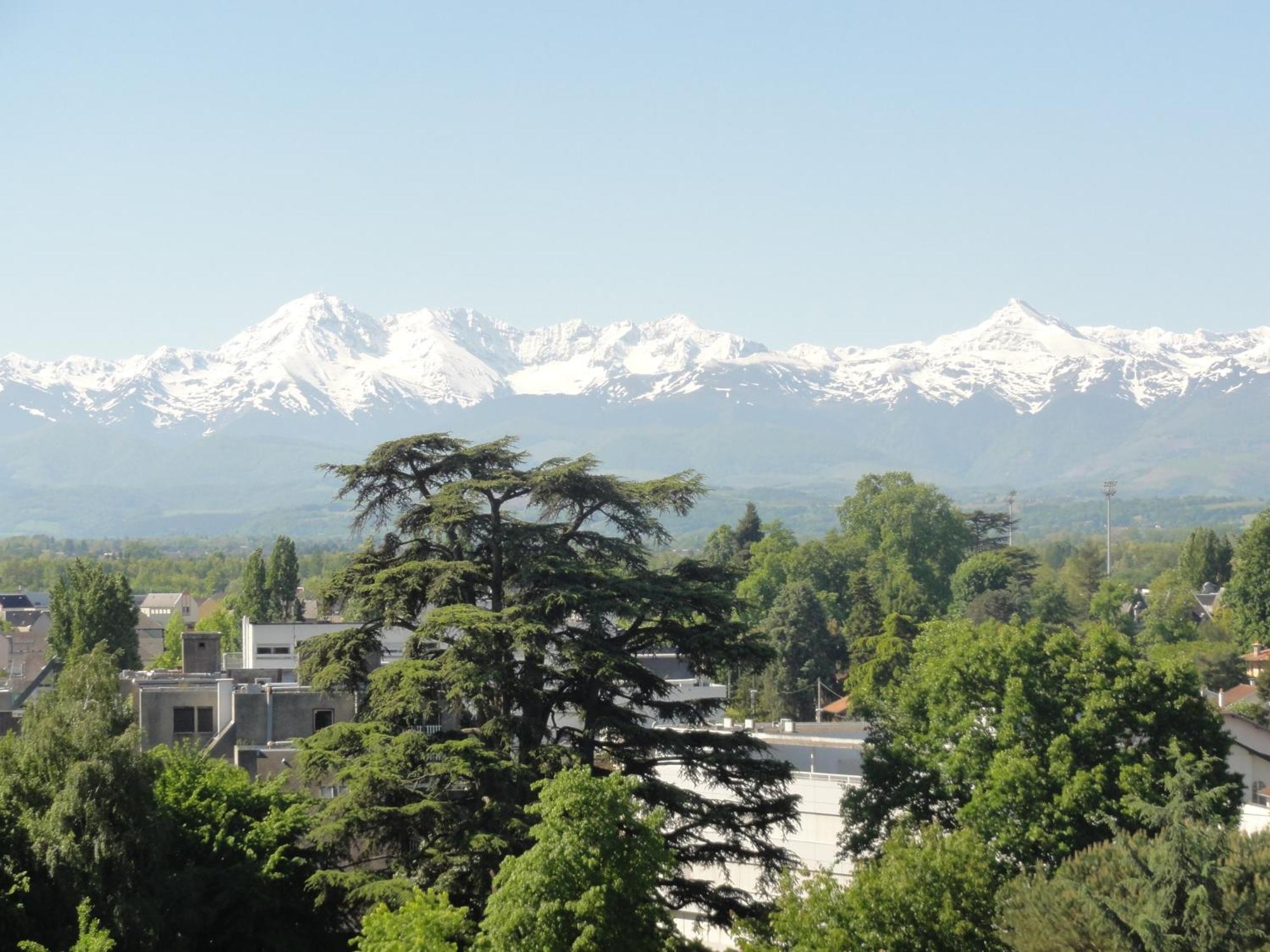 Cap Sud - 53M2- Vue Pyrenees- Hypercentre-Wifi Fibre -Nouvelle Literie Lejlighed Tarbes Eksteriør billede